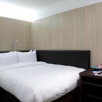 Queen Room without Window