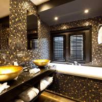 Deluxe Suite With Ensuite Bathroom