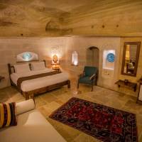  Deluxe Cave Room 204