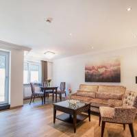 Apartment with Two Bedrooms and Street View