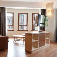Corner Suite