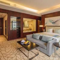 Grand Deluxe Pool View Room - King Bed