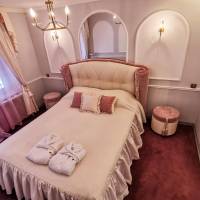 Honeymoon Suite