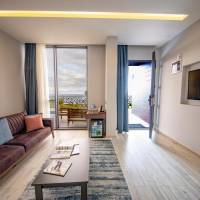 Suite with Patio and Sea View