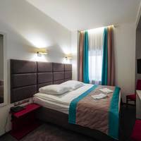 Standard Queen Room