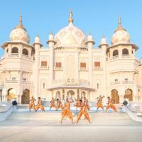 Dubai Park Tickets with Standard Room and Breakfast