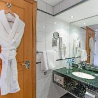 Executive Suite with Club Access - Non-Smoking