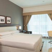 Business Suite/ One Bedroom King with Balcony 