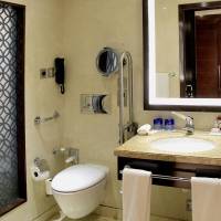 King Room - Mobility Access Tub - Non-Smoking