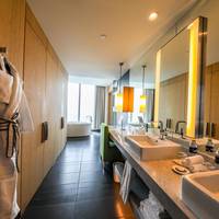 Two-Bedroom Downtown Suite - Airport Transfer Included