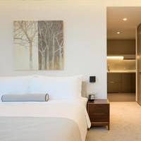 One Kingbed Cosy Room with Balcony