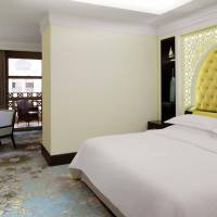 Sheraton Club Pool View, Club lounge access, Guest room