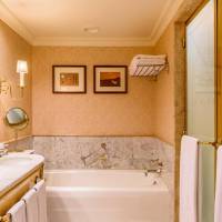 Grand Deluxe King Room with City View