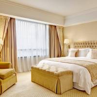 One-Bedroom Corner King Suite