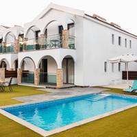 Deluxe One-Bedroom Suite with Private Pool