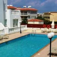 Apartment with Pool View 