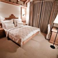 Suite with Oriel