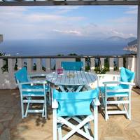Terpsichore Split Level Apartment Sea View (2-3 Adults)