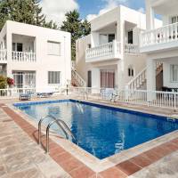 Apartment with Pool View 