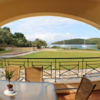 Split Level Apartment - Beachfront