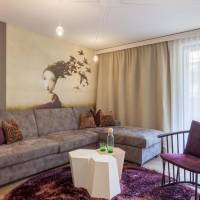 Deluxe Queen Suite