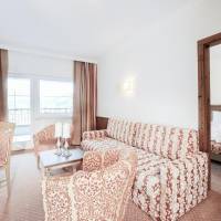 Suite with Mountain View
