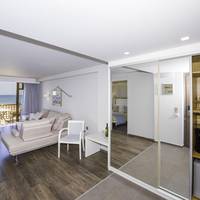 Deluxe One-Bedroom Suite with Sea View