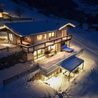 Two-Bedroom Deluxe Suite with Hot Tub and Sauna
