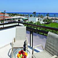 One-Bedroom Apartment with Side Sea View