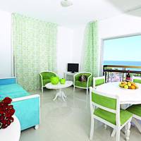  One-Bedroom Apartment with Sea View