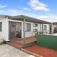 Deluxe 2 Bedroom Cabin Queen and Bunks