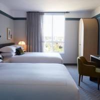 Premier Queen Room