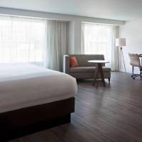 Concierge level, Larger Studio, 1 King, Sofa bed, City view