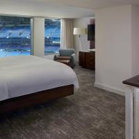 1 Bedroom Bi-level Suite, 1 King, Field view