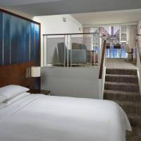 Larger Guest room, 1 Queen, Sofa bed, Field view