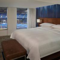 Junior, 1 Bedroom Bi-level Suite, 1 King, Field view