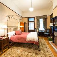 Queen Room with Private External Bathroom 
