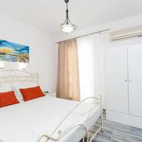 Studio (2-3 Adults)
