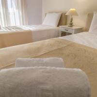 Deluxe Two-Bedroom Apartment with Pool View