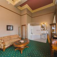 Deluxe King Suite with Spa Bath