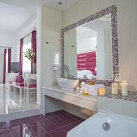 Honeymoon Sea View Suite with Outdoor Hot Tub