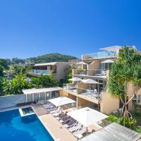 Deluxe Two-Bedroom Apartment with Ocean View - Beachfront