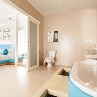 Grand Seaview Pool Suite