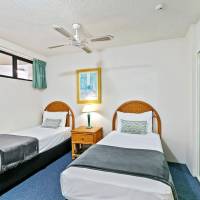 Two-Bedroom Apartment with Spa Bath and Partial Ocean View