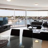 Three-Bedroom Apartment - Water Front
