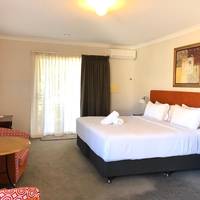 King Room with Roll-In Shower - Disability Access