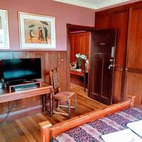 Queen Room with Spa Bath - Top Floor