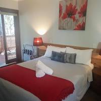 Executive Queen Room with Courtyard View and Spa Bath