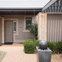 Deluxe One-Bedroom Suite with Spa Bath - Seppeltsfield