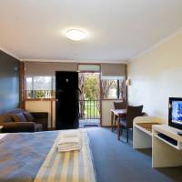 Deluxe Queen Room with Spa Bath